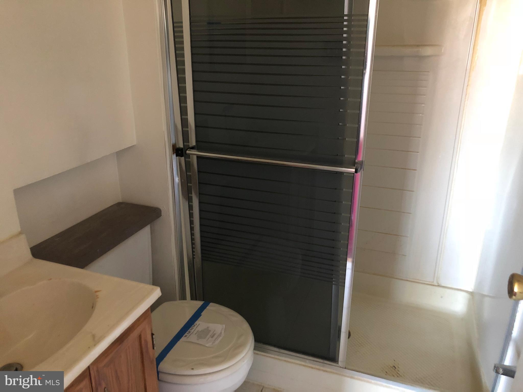 209 Cloverhill Road Pasadena, MD 21122 - Photo 8 of 10 Bath