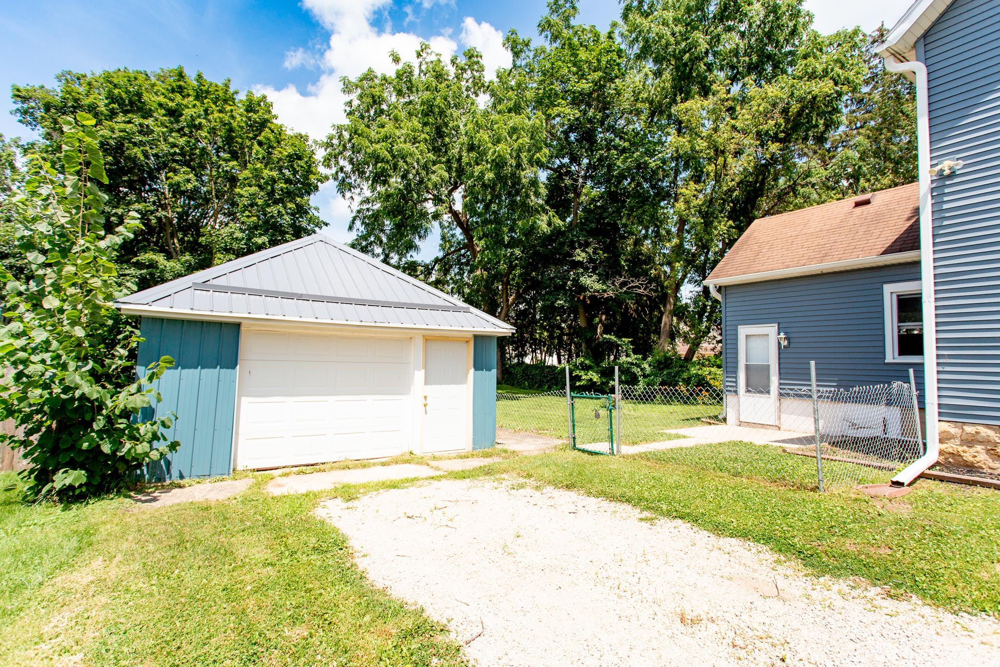 2109 16th Street Monroe, WI 53566 - Photo 4 of 36