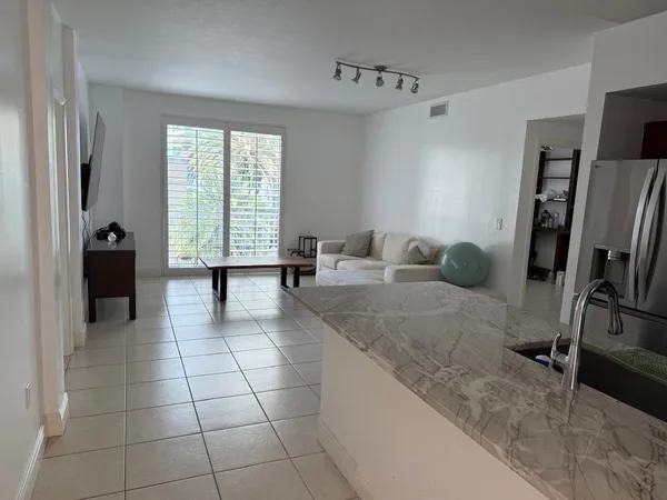 $2,980 | 7275 Southwest 90th Way, Unit G311, Miami, FL 33156