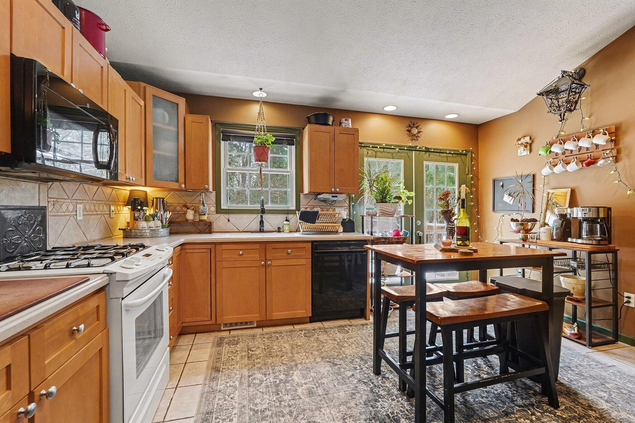 6509 Staple Road Twin Lake, MI 49457 - Photo 7 of 24 Kitchen2