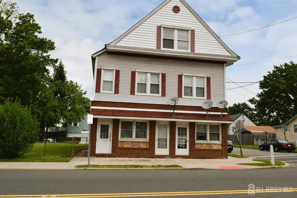 $1,700 | 73-75 Woodbridge Avenue, Unit 4, Sewaren, NJ 07077