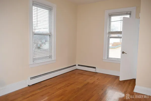 $1,700 | 73-75 Woodbridge Avenue, Unit 4, Sewaren, NJ 07077