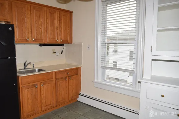 $1,700 | 73-75 Woodbridge Avenue, Unit 4, Sewaren, NJ 07077