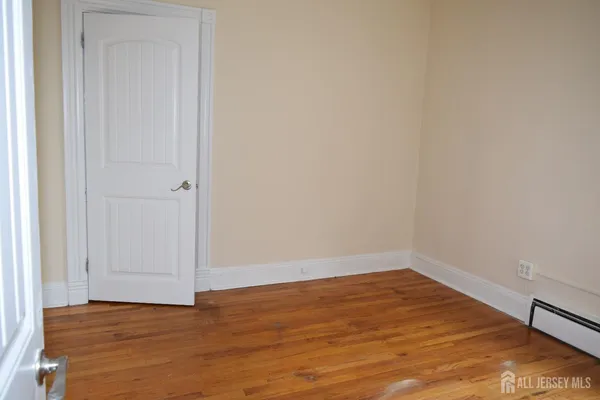 $1,700 | 73-75 Woodbridge Avenue, Unit 4, Sewaren, NJ 07077