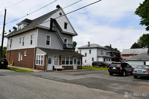 $1,700 | 73-75 Woodbridge Avenue, Unit 4, Sewaren, NJ 07077