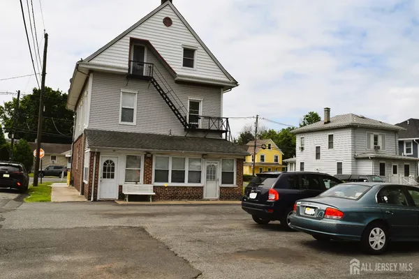 $1,700 | 73-75 Woodbridge Avenue, Unit 4, Sewaren, NJ 07077