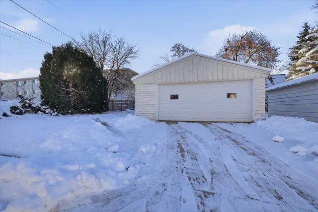 $199,900 | 2934 South 92nd Street, West Allis, WI 53227