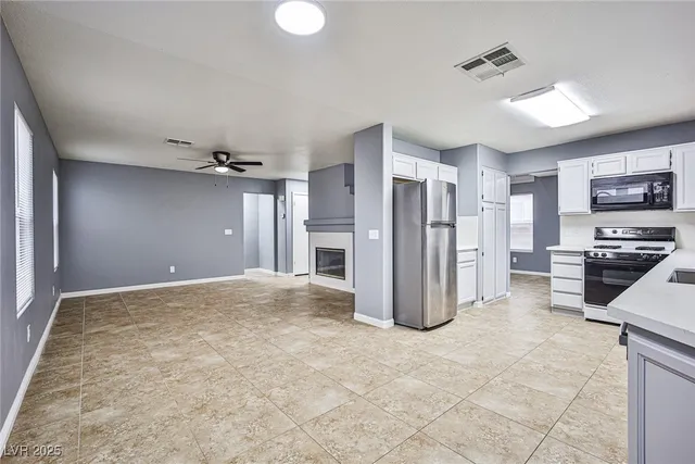 $2,150 | 1845 Navajo Lake Way, Las Vegas, NV 89128