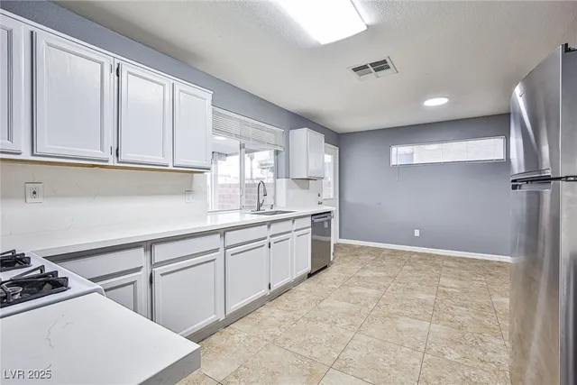 $2,150 | 1845 Navajo Lake Way, Las Vegas, NV 89128