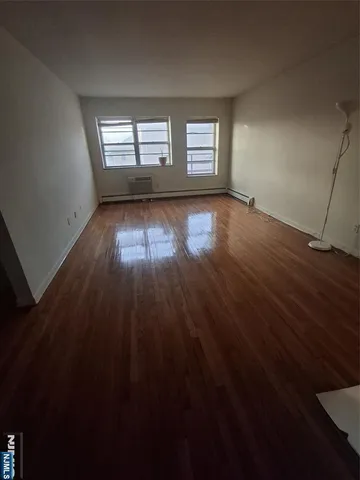 $1,775 | 479 Broad, Palisades Park, NJ 07650