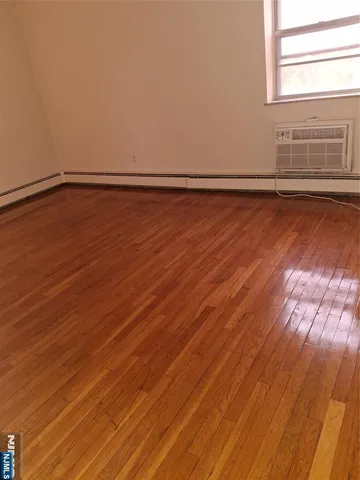 $1,775 | 479 Broad, Palisades Park, NJ 07650