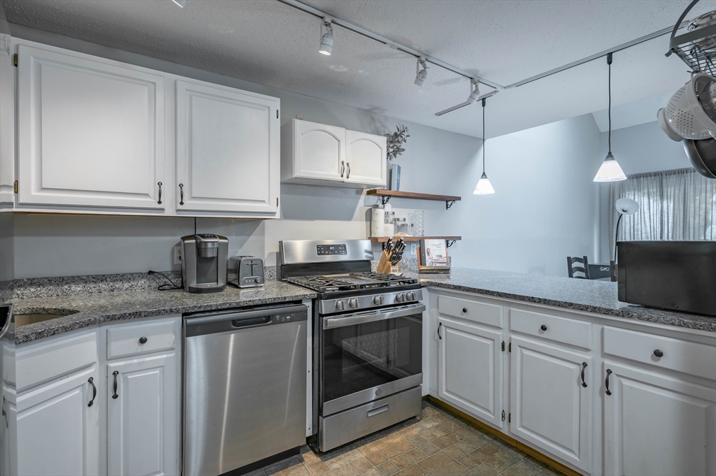 109 Pilgrim Road, Unit 109 Haverhill, MA 01832 - Photo 23 of 40