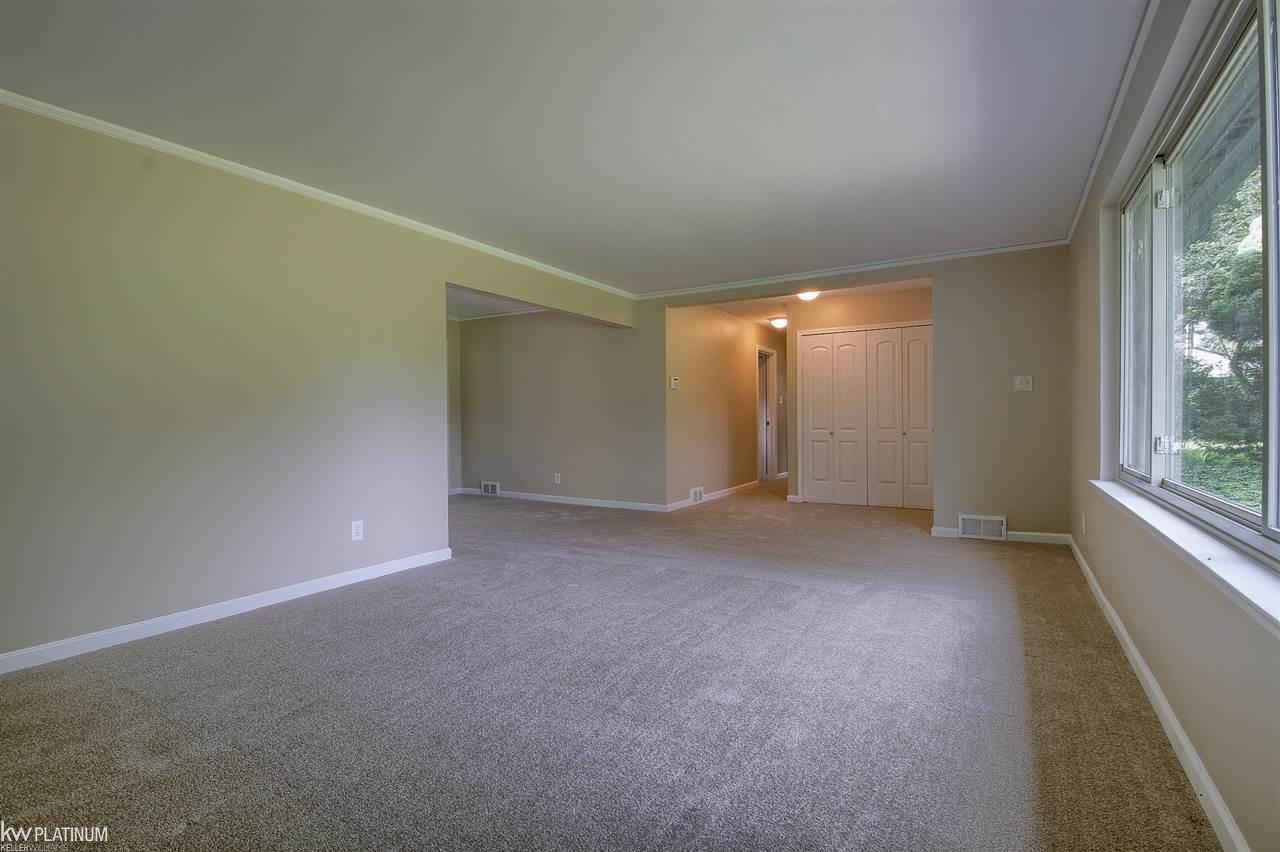 1247 Hawthorne Road Grosse Pointe, MI 48236 - Photo 13 of 29 31352239-12.JPG