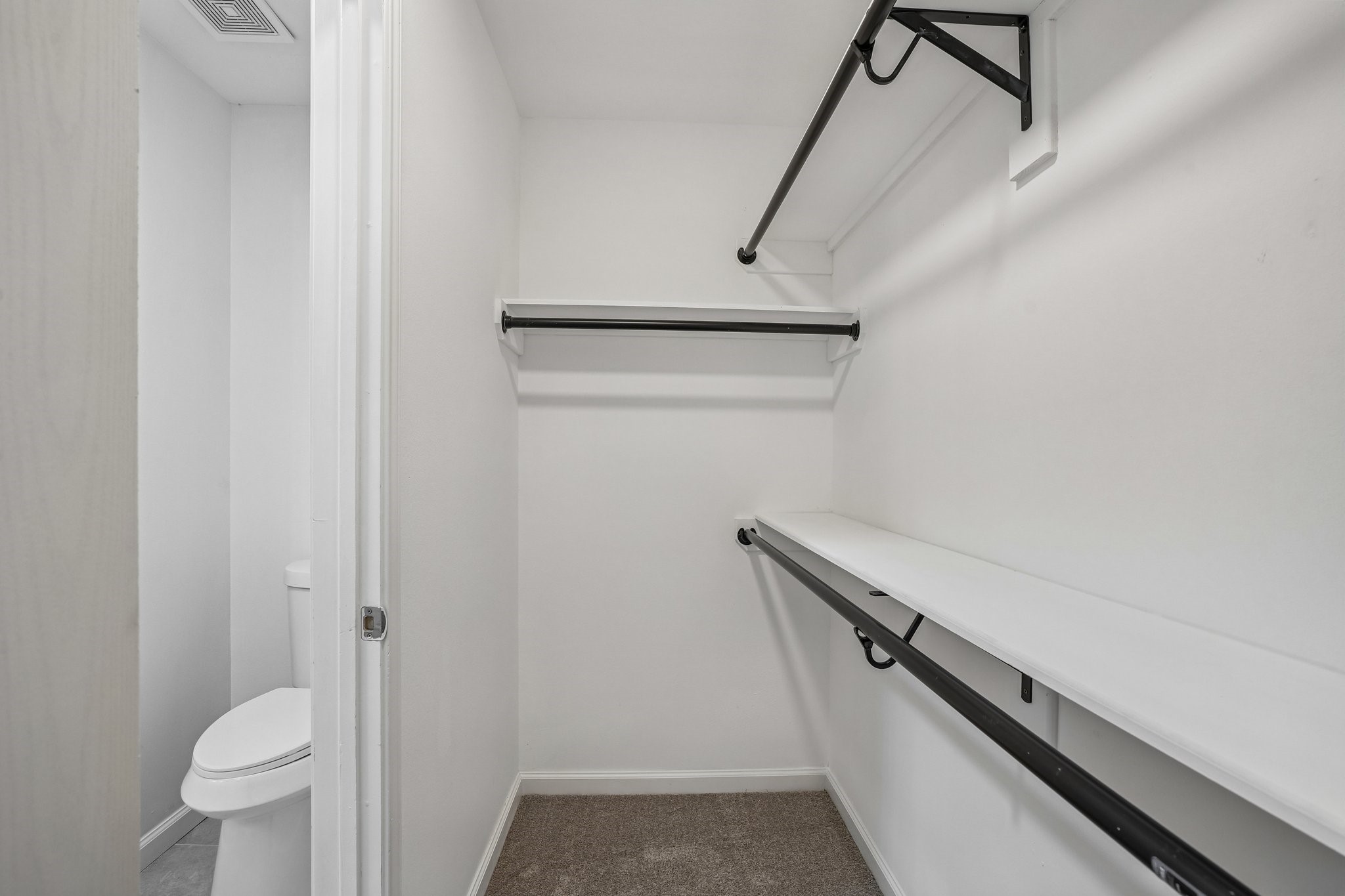 4419 Crossvine Avenue Baytown, TX 77521 - Photo 23 of 38 View of the second primary walk-in closet.