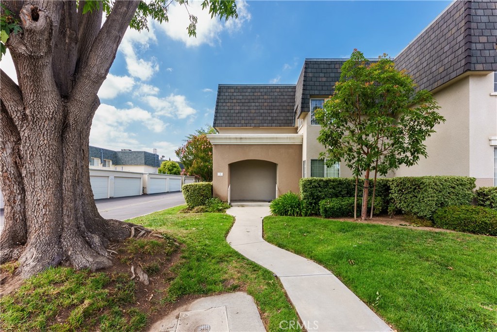 19111 Hamlin Street Reseda, CA 91335 - Photo 3 of 20 Pathway to the unit