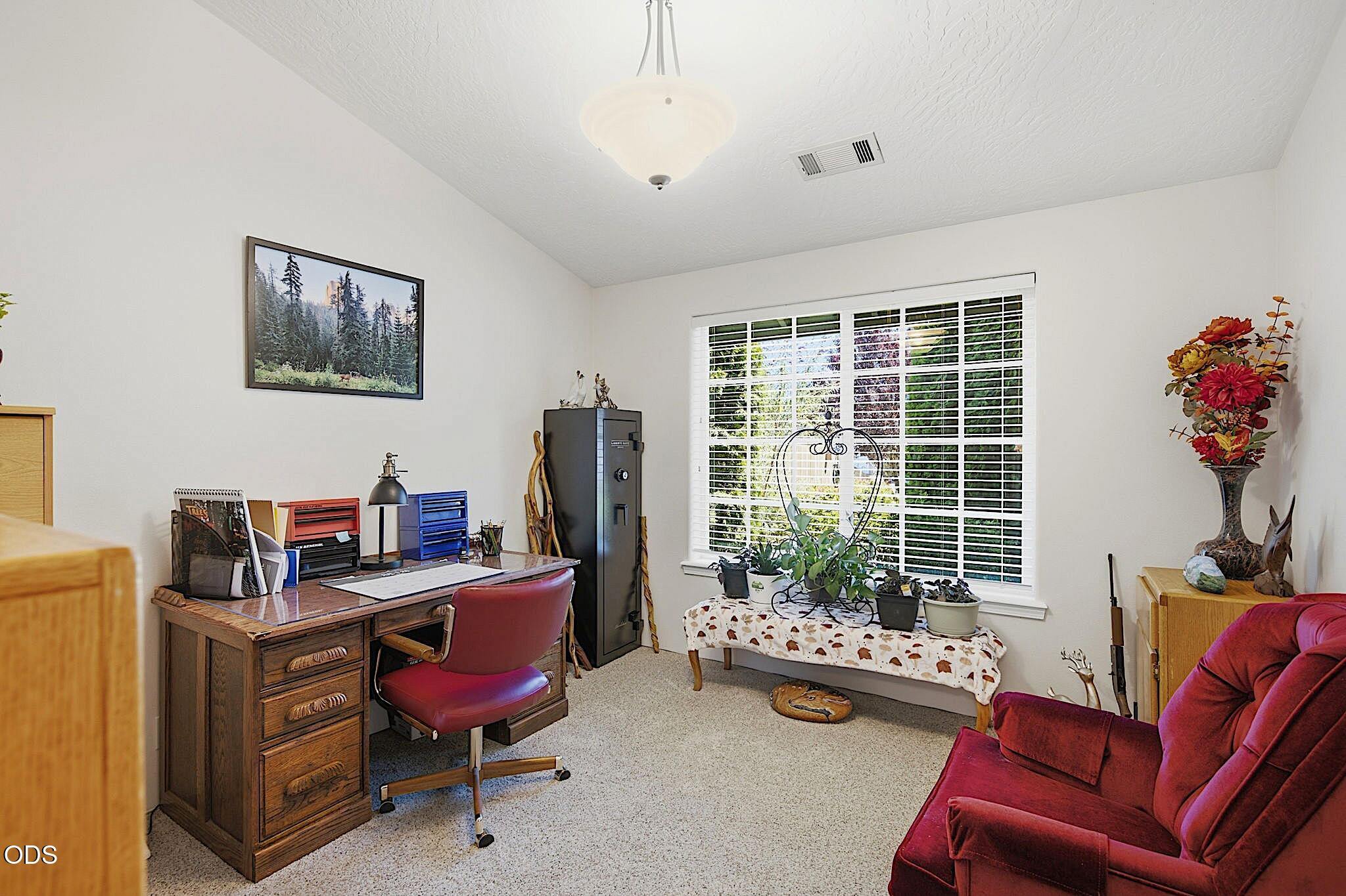 2714 Trinity Way Grants Pass, OR 97527 - Photo 26 of 37