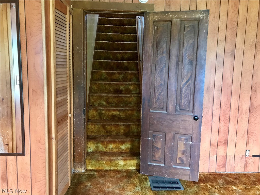 4163 Paradise Road Medina, OH 44256 - Photo 18 of 34 Stairs to the second floor.