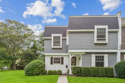 $1,995,000 | 2 Toilsome Lane, East Hampton, NY 11937