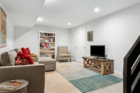 $1,995,000 | 2 Toilsome Lane, East Hampton, NY 11937