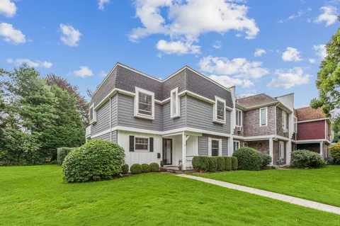 $1,995,000 | 2 Toilsome Lane, East Hampton, NY 11937