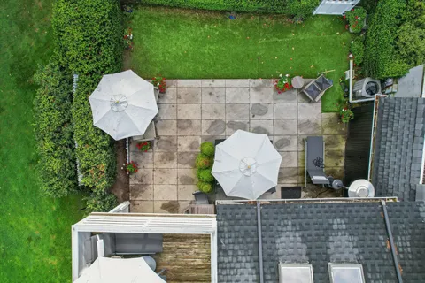 $1,995,000 | 2 Toilsome Lane, East Hampton, NY 11937