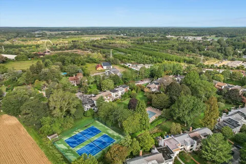 $1,995,000 | 2 Toilsome Lane, East Hampton, NY 11937