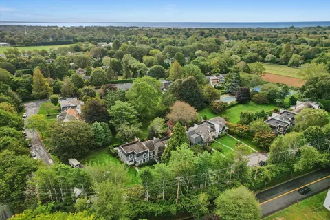$1,995,000 | 2 Toilsome Lane, East Hampton, NY 11937