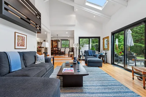 $1,995,000 | 2 Toilsome Lane, East Hampton, NY 11937