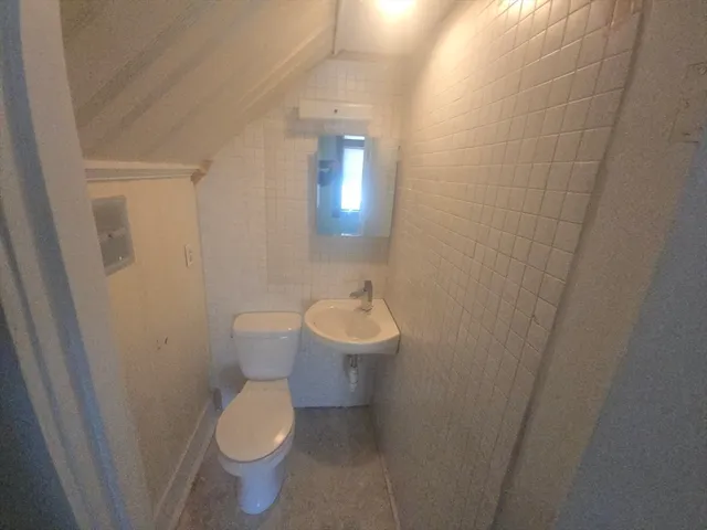 $2,700 | 281 Lowell Avenue, Unit 2, Newton, MA 02460