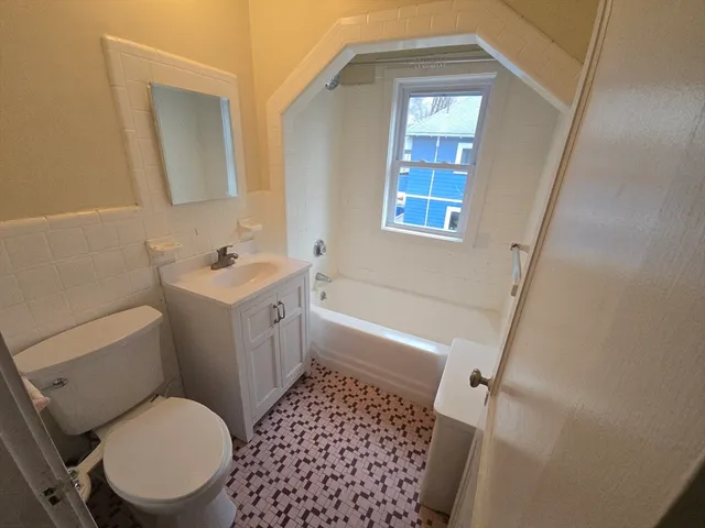 $2,700 | 281 Lowell Avenue, Unit 2, Newton, MA 02460