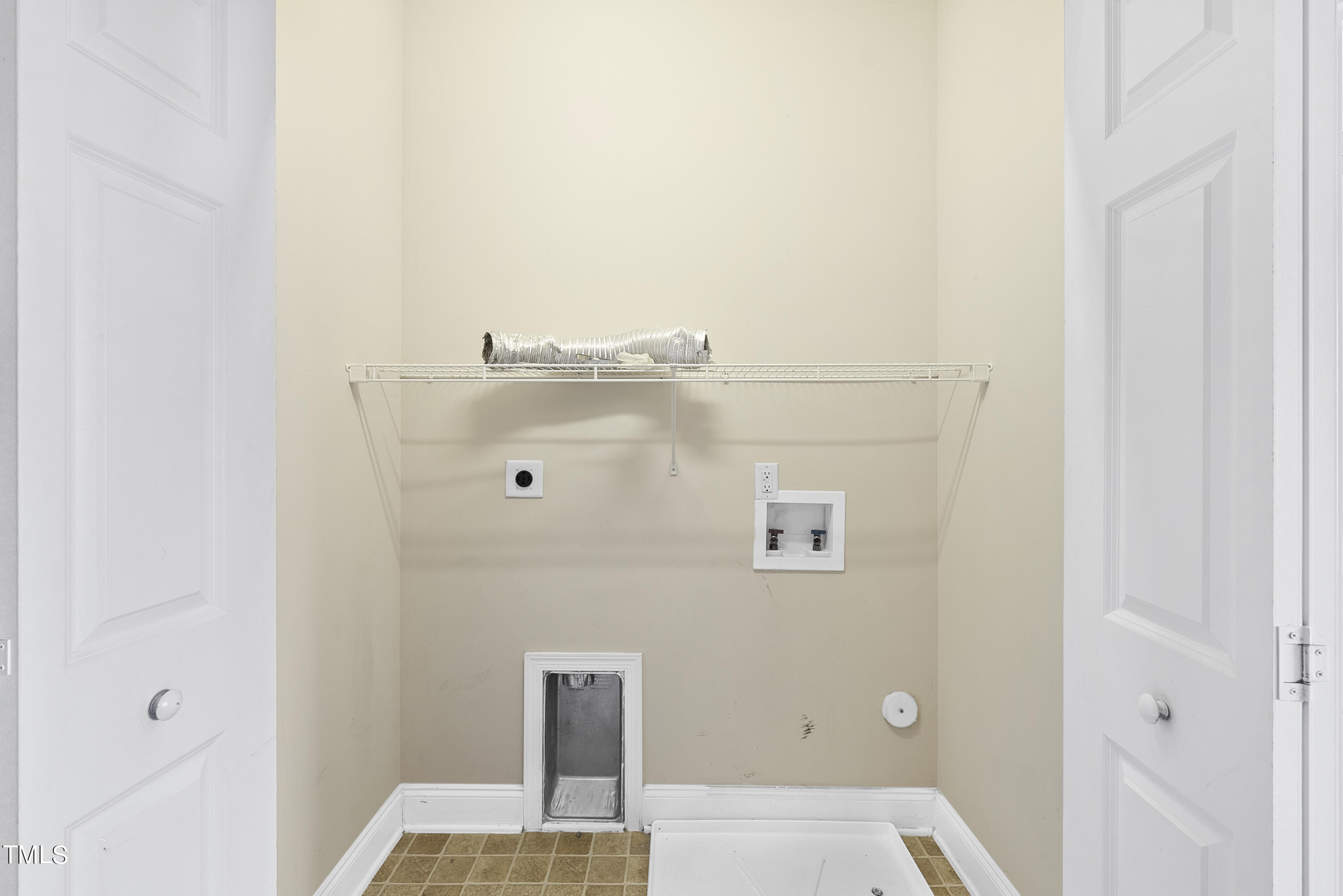 9221 Calabria Drive, Unit 109 Raleigh, NC 27617 - Photo 28 of 34 a bathroom with a sink