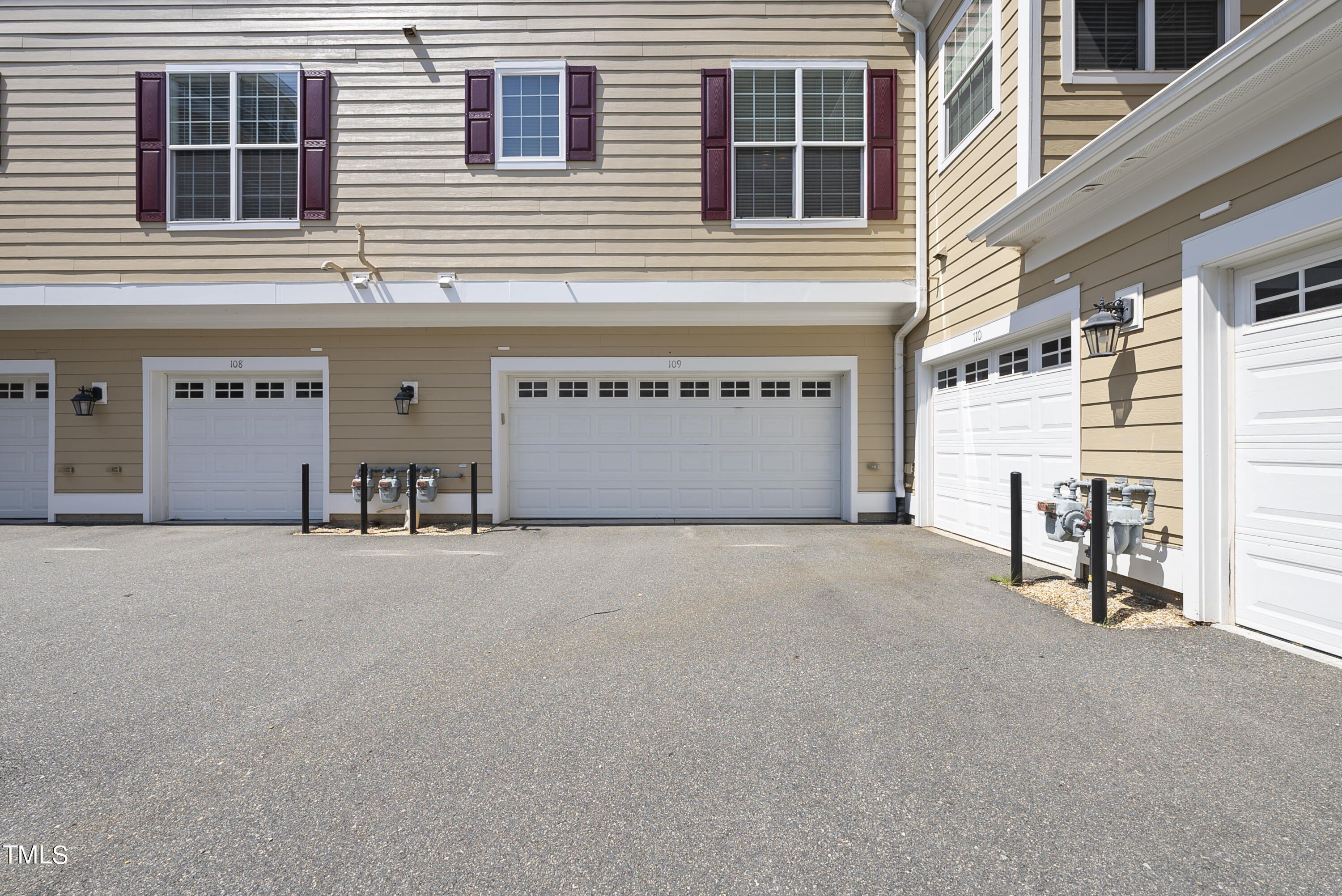 9221 Calabria Drive, Unit 109 Raleigh, NC 27617 - Photo 31 of 34 a entryway with a outdoor space