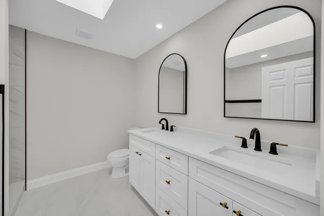 $679,900 | 424 Ashbury Drive, Hinsdale, IL 60521