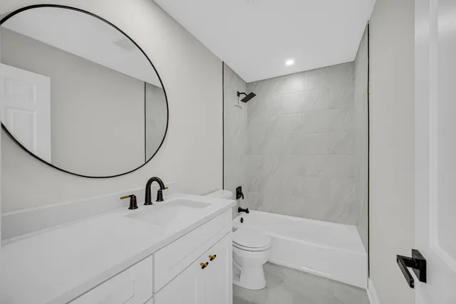 $679,900 | 424 Ashbury Drive, Hinsdale, IL 60521