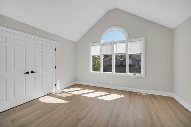 $679,900 | 424 Ashbury Drive, Hinsdale, IL 60521