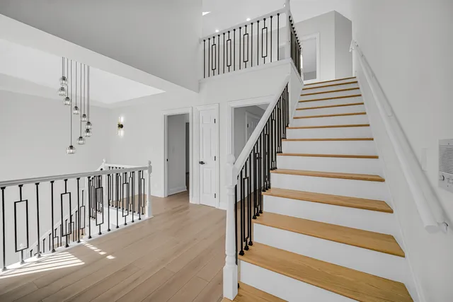 $679,900 | 424 Ashbury Drive, Hinsdale, IL 60521