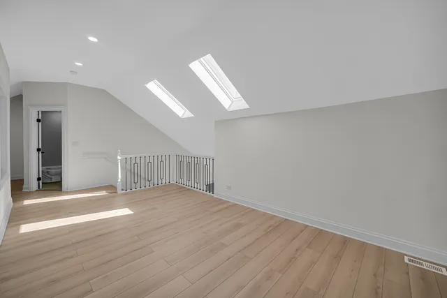 $679,900 | 424 Ashbury Drive, Hinsdale, IL 60521