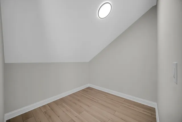 $679,900 | 424 Ashbury Drive, Hinsdale, IL 60521