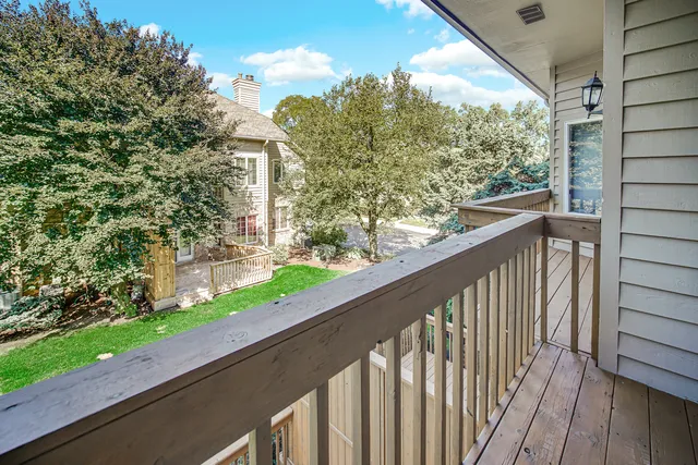 $679,900 | 424 Ashbury Drive, Hinsdale, IL 60521