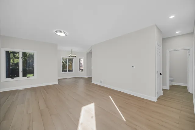 $679,900 | 424 Ashbury Drive, Hinsdale, IL 60521