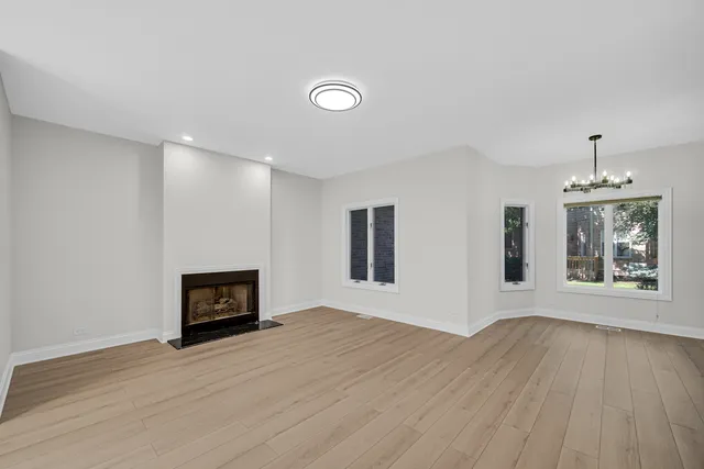 $679,900 | 424 Ashbury Drive, Hinsdale, IL 60521