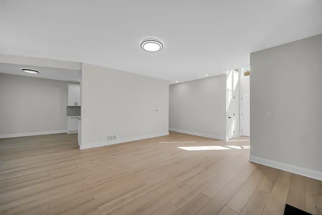 $679,900 | 424 Ashbury Drive, Hinsdale, IL 60521