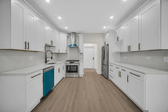 $679,900 | 424 Ashbury Drive, Hinsdale, IL 60521