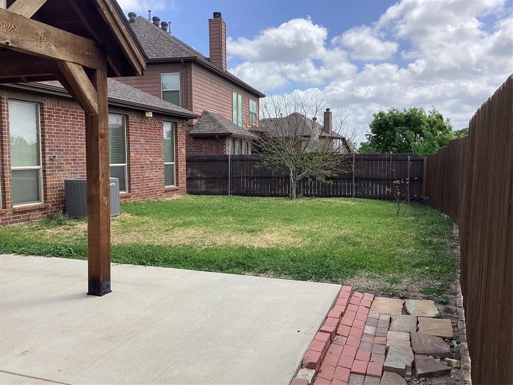 10213 Point Lobos Trail Fort Worth, TX 76177 - Photo 27 of 29 a view of a backyard of the house