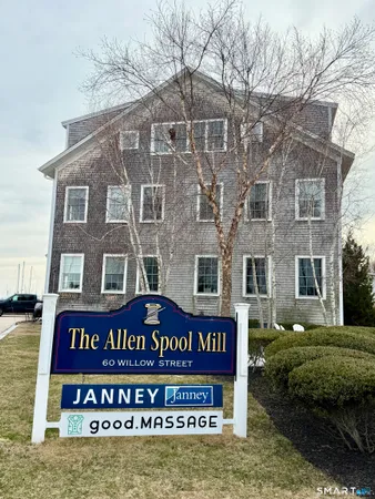 $2,800 | 60 Willow Street, Unit 204, Stonington, CT 06355