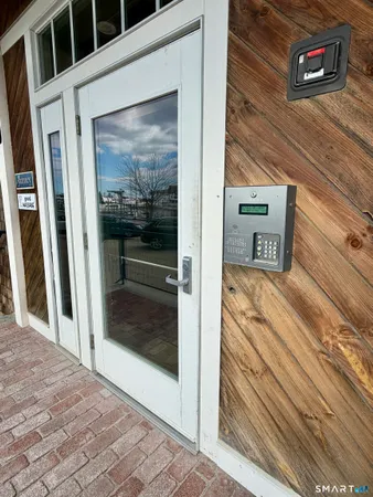 $2,800 | 60 Willow Street, Unit 204, Stonington, CT 06355
