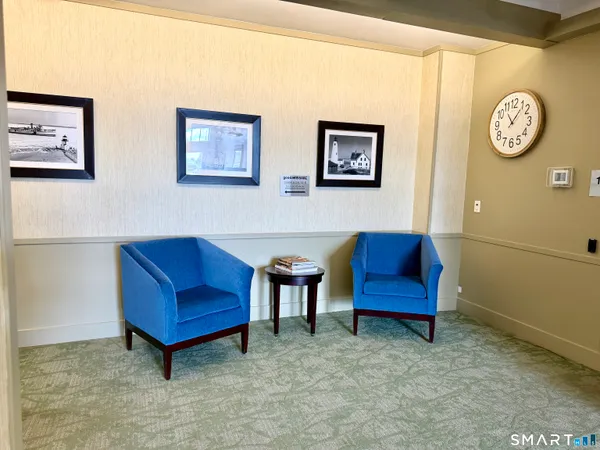 $2,800 | 60 Willow Street, Unit 204, Stonington, CT 06355