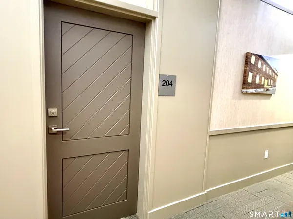 $2,800 | 60 Willow Street, Unit 204, Stonington, CT 06355