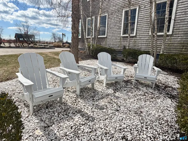 $2,800 | 60 Willow Street, Unit 204, Stonington, CT 06355