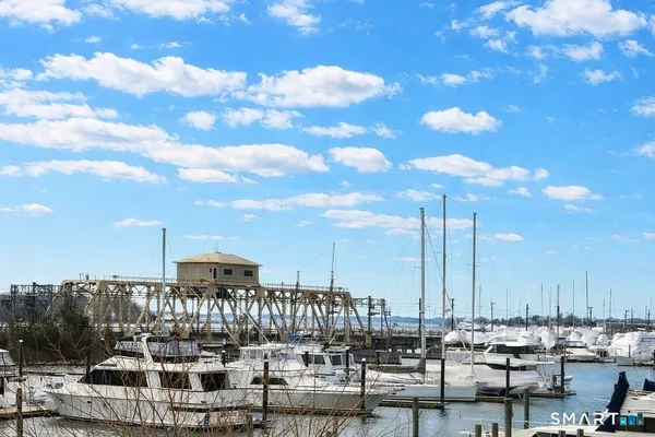 $2,800 | 60 Willow Street, Unit 204, Stonington, CT 06355